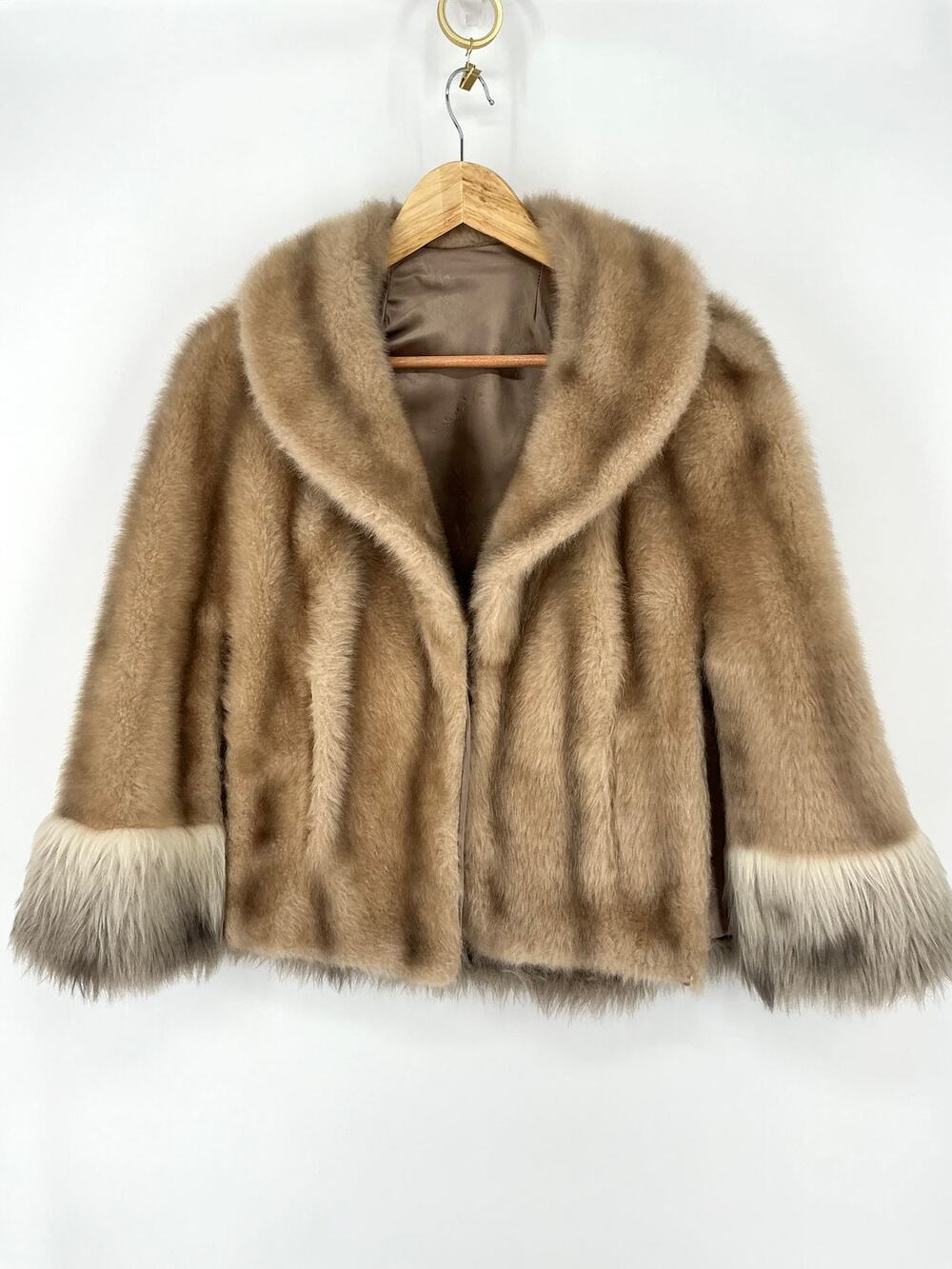 Vintage Regina Glenara by Glenoit Faux Fur Cape Shawl Wrap Pockets USA